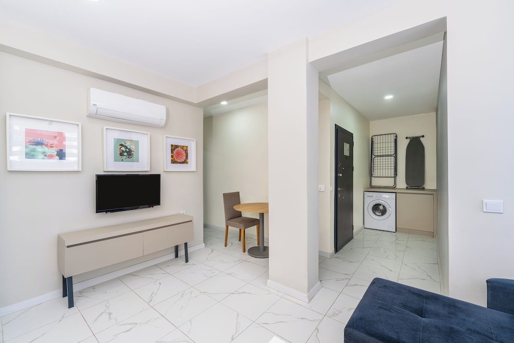 Echinus Hotels 33/48