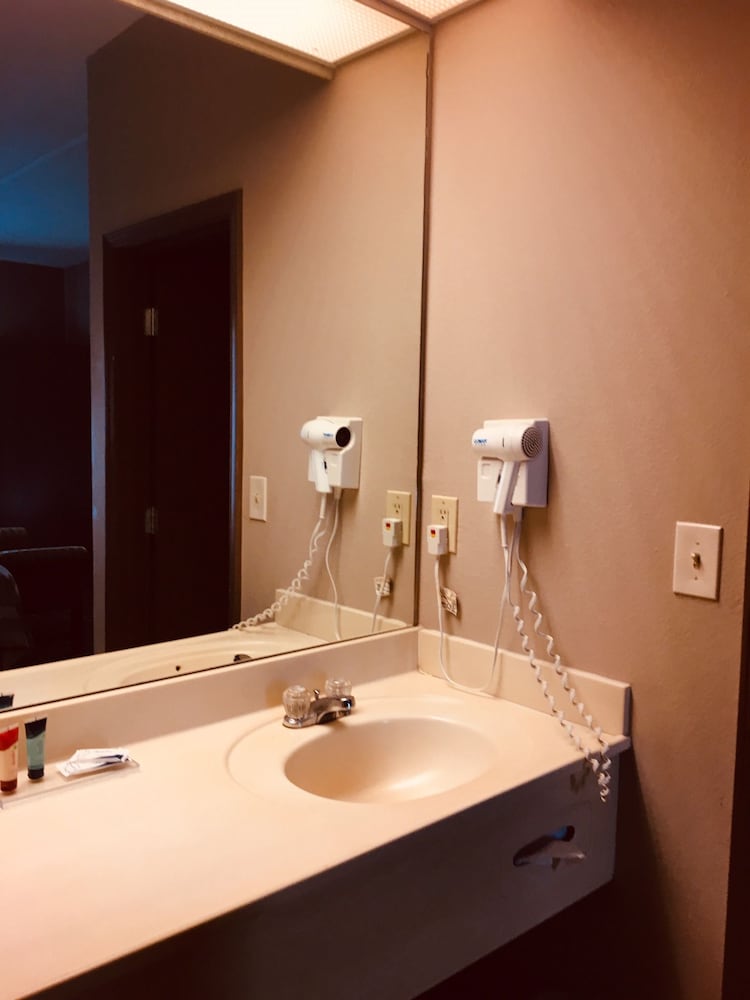 Hawthorn Extended Stay by Wyndham Conyers 8/40