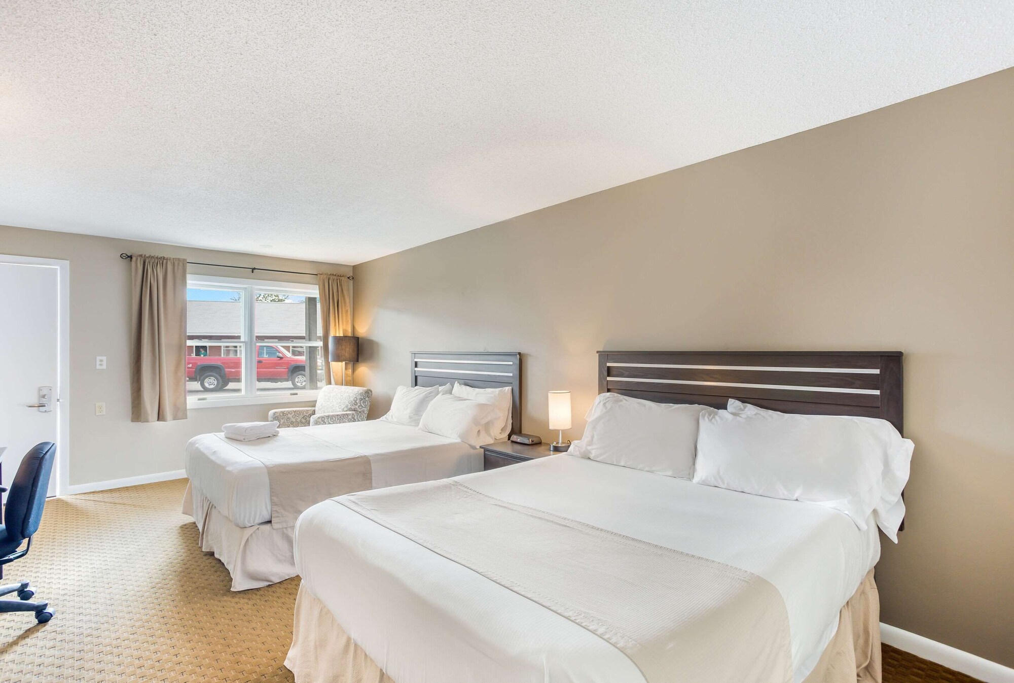 Standard, 2 Queen Beds, Top Floor
