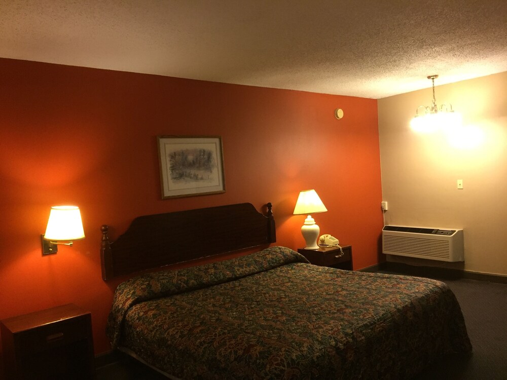 Red Carpet Inn 7/65