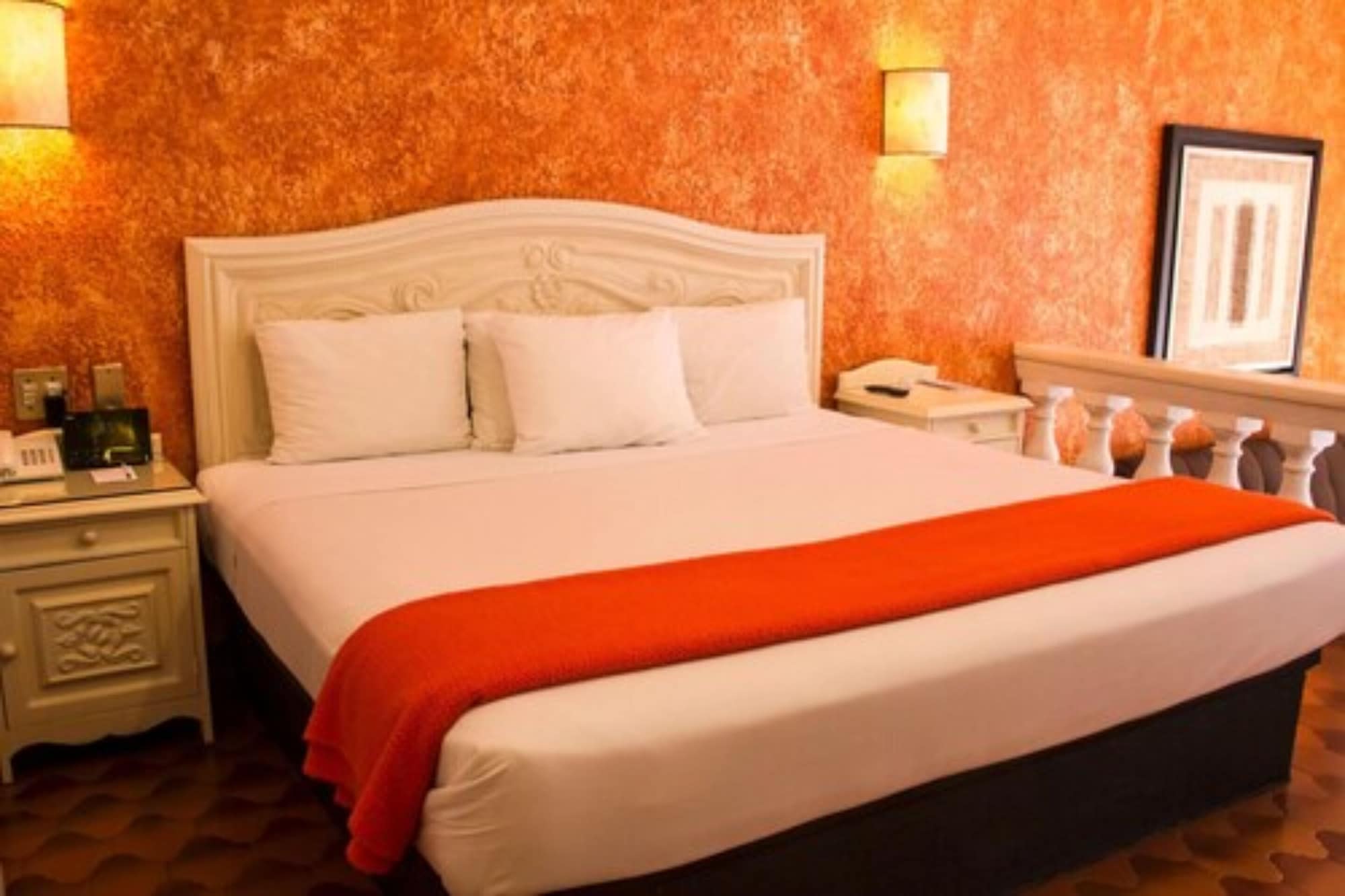 غرفة جونيور بفراش فوتون وسرير كينج بشرفة، Hotel Villa Del Conquistador 3/7