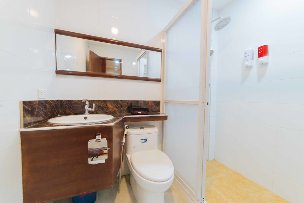RedDoorz Plus @ Starhomes Olivianville 28/30