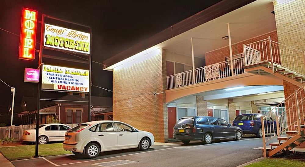 Country Lodge Motor Inn 32/50