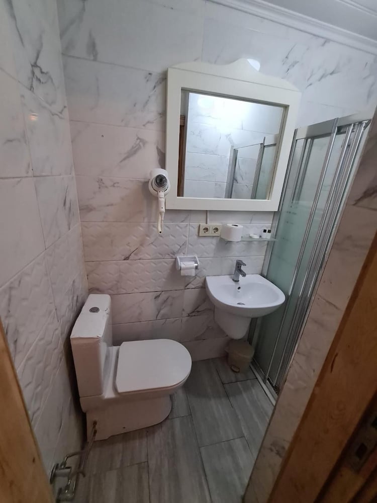 W. House Kadikoy 58/60
