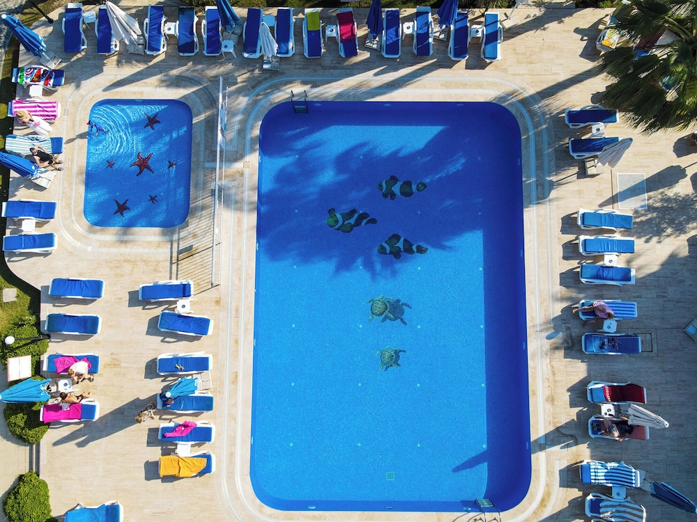 Nagi Beach Hotel 33/70