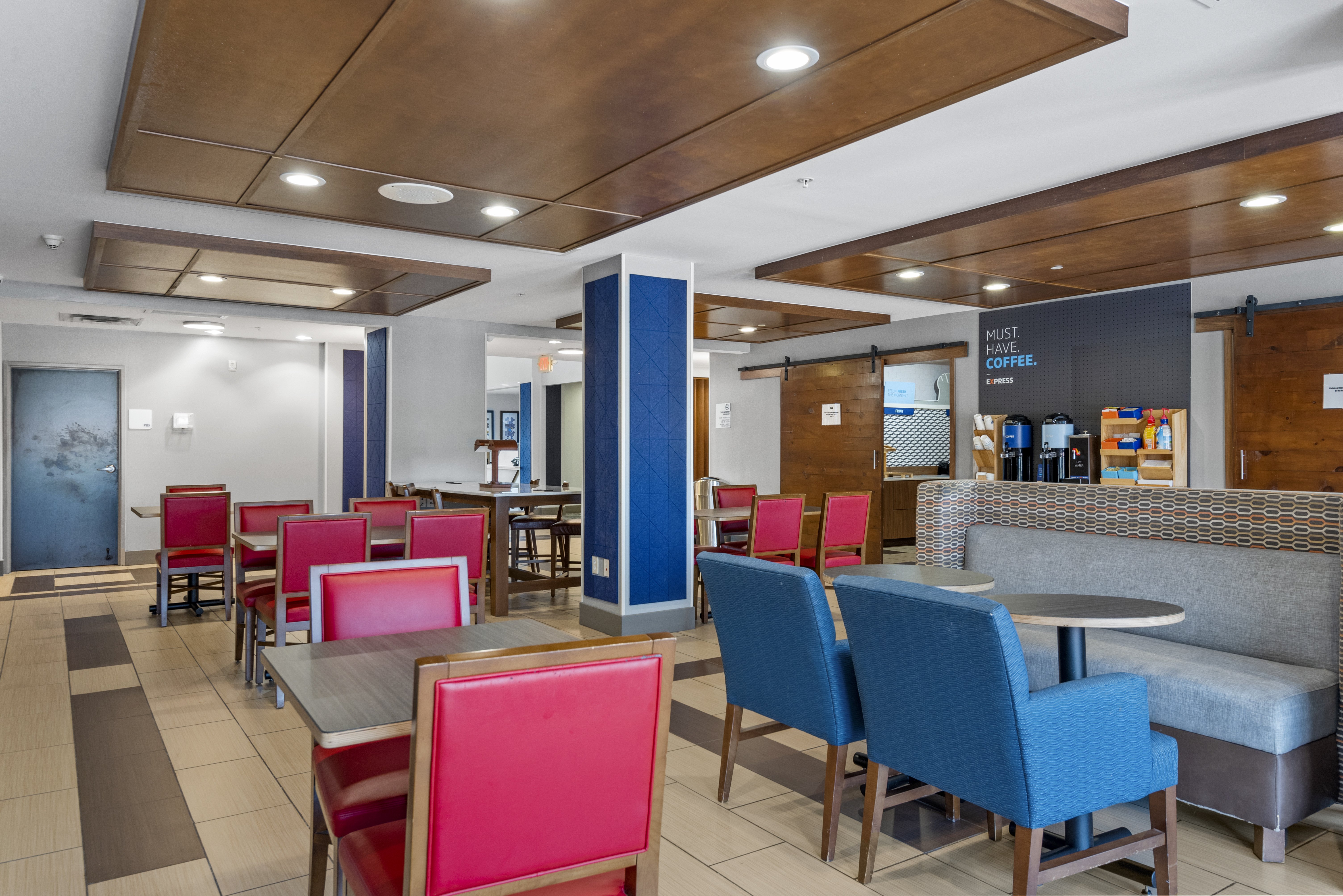 Holiday Inn Express Hotel & Suites Tulsa South Bixby 34/50