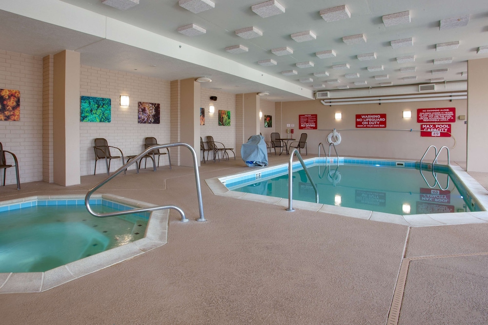 Drury Inn and Suites Terre Haute 17/32