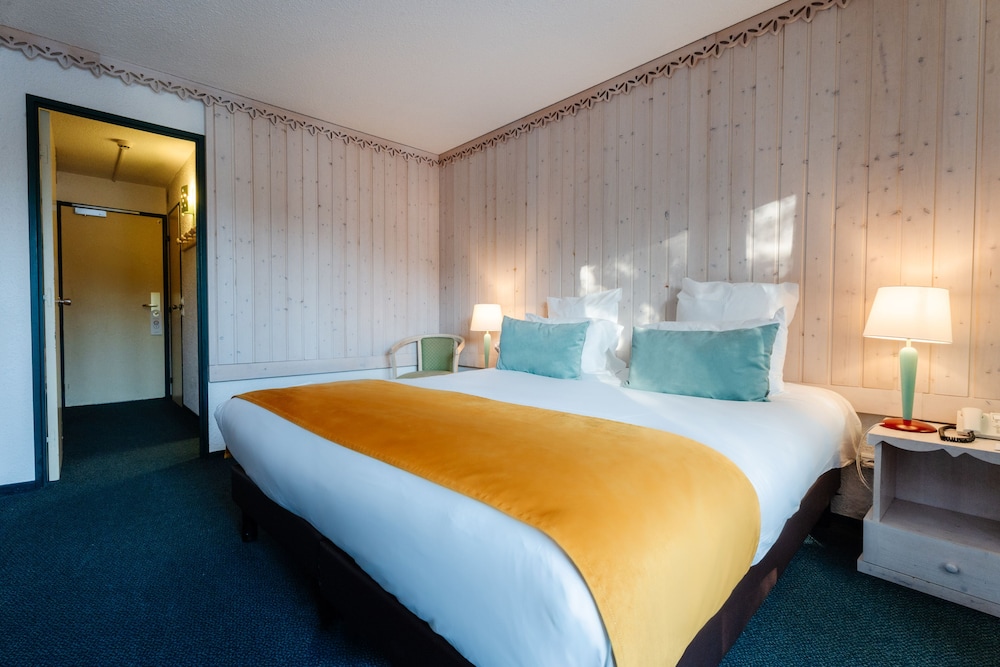 Lake Hotel Courchevel 1850 15/50