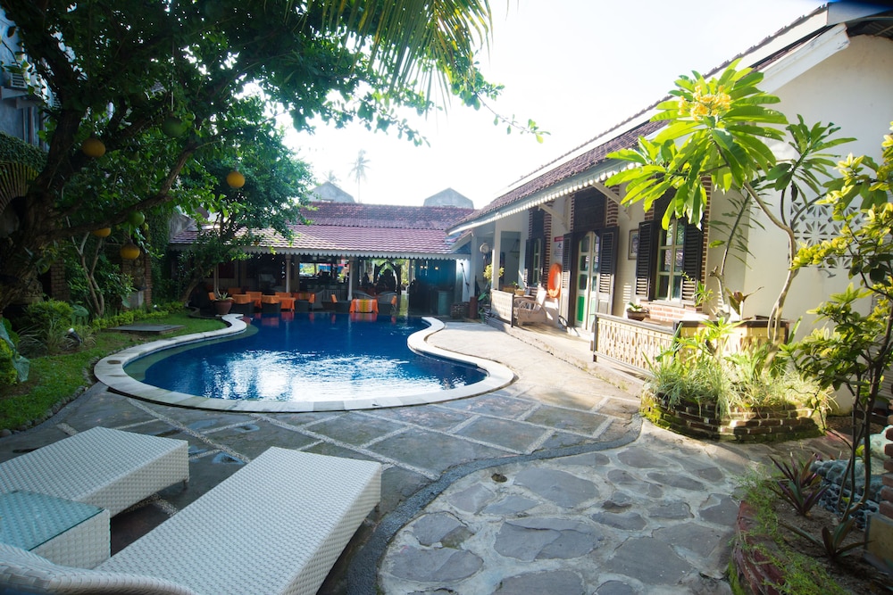 Sendok Hotel 71/72