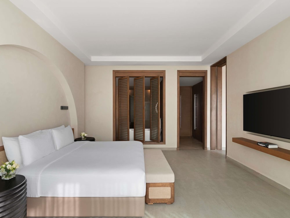 2 Bedrooms, Senior, Suite, King and Twin Beds