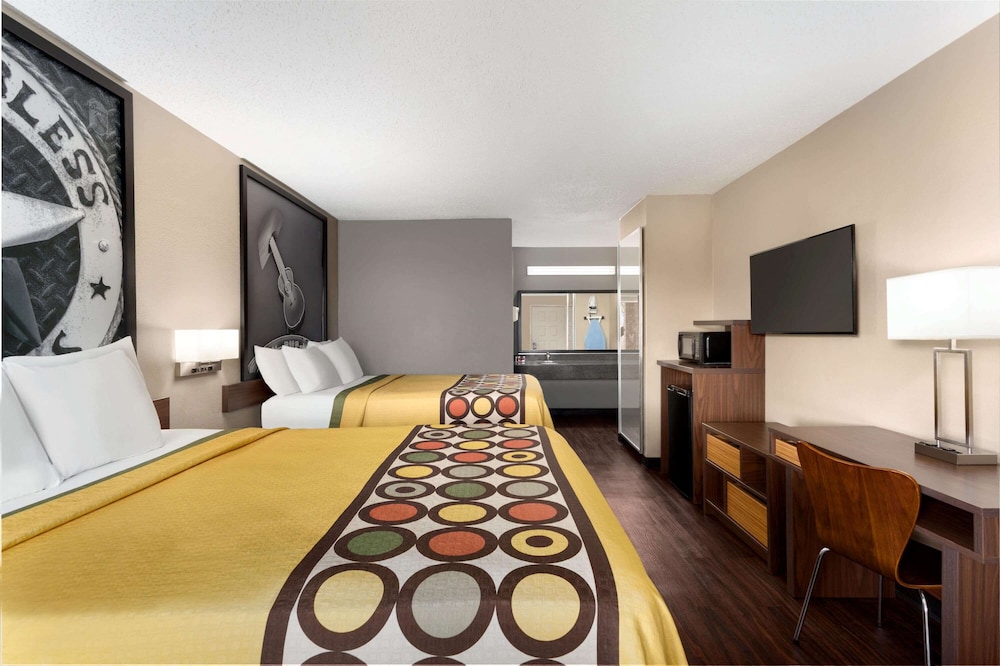 Super 8 by Wyndham Universal City 36/55