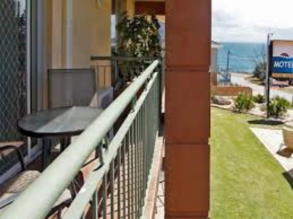 Ocean View Motel 27/27