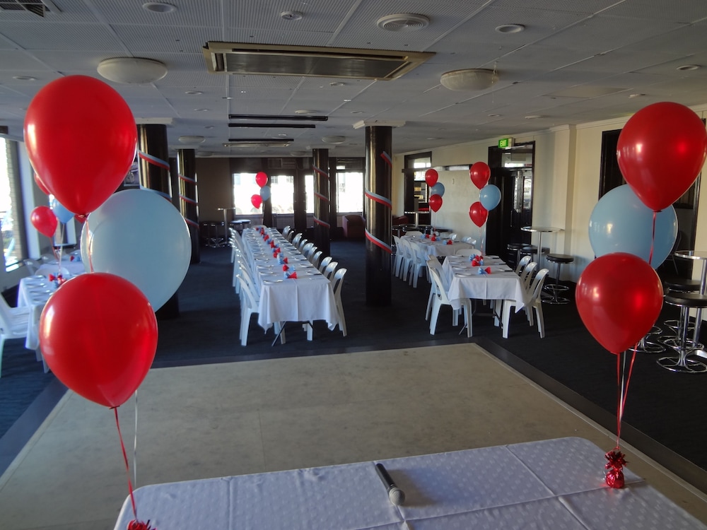 Amaroo Hotel 32/41