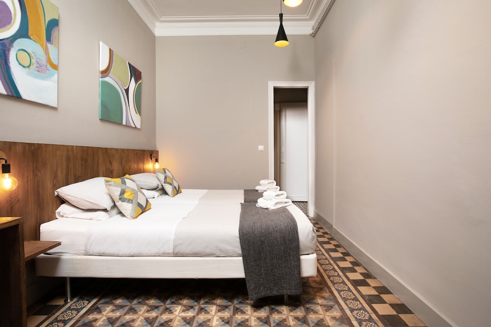Jardinets Guest House 10/59