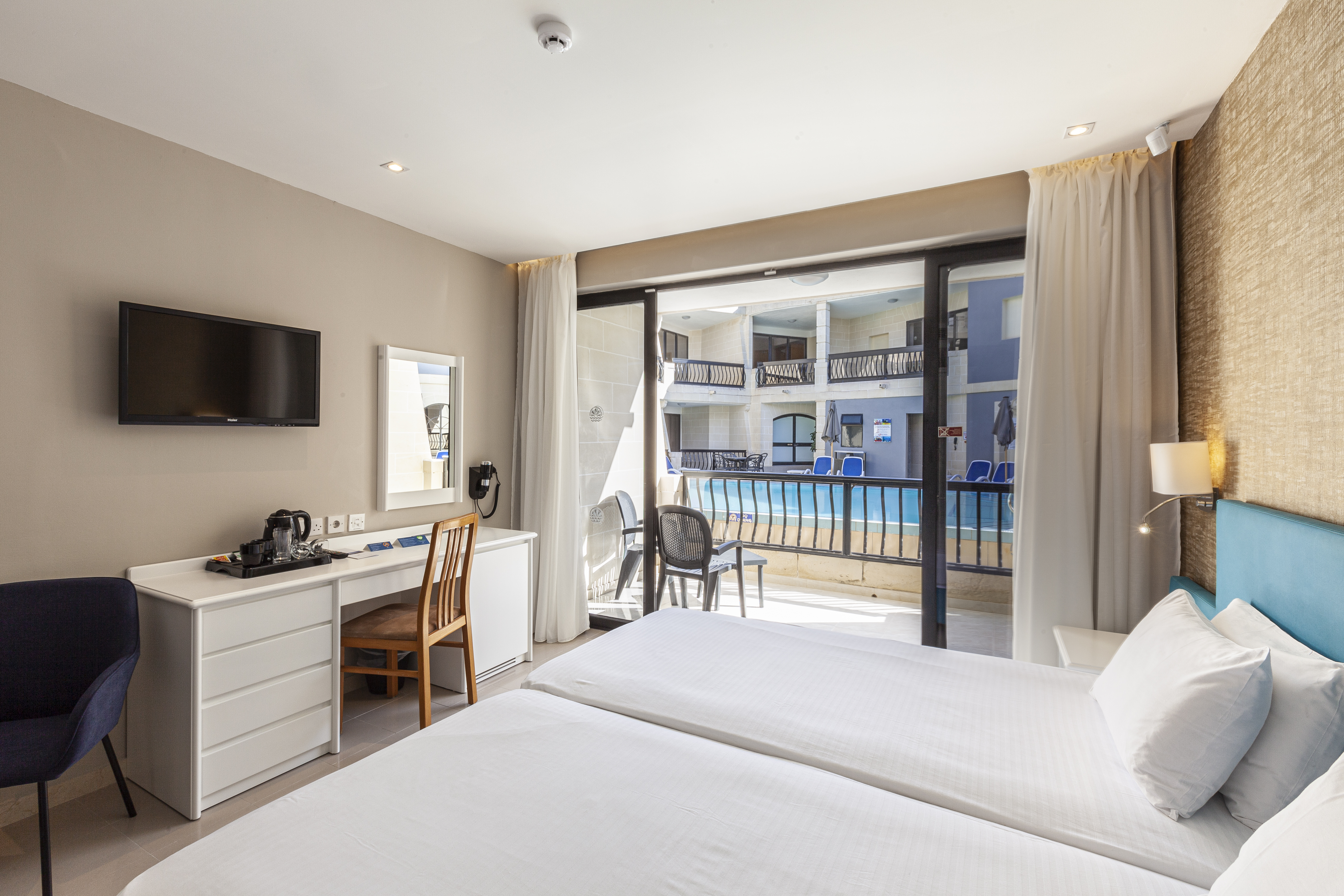 Room, Double or Twin Bed, Pool View