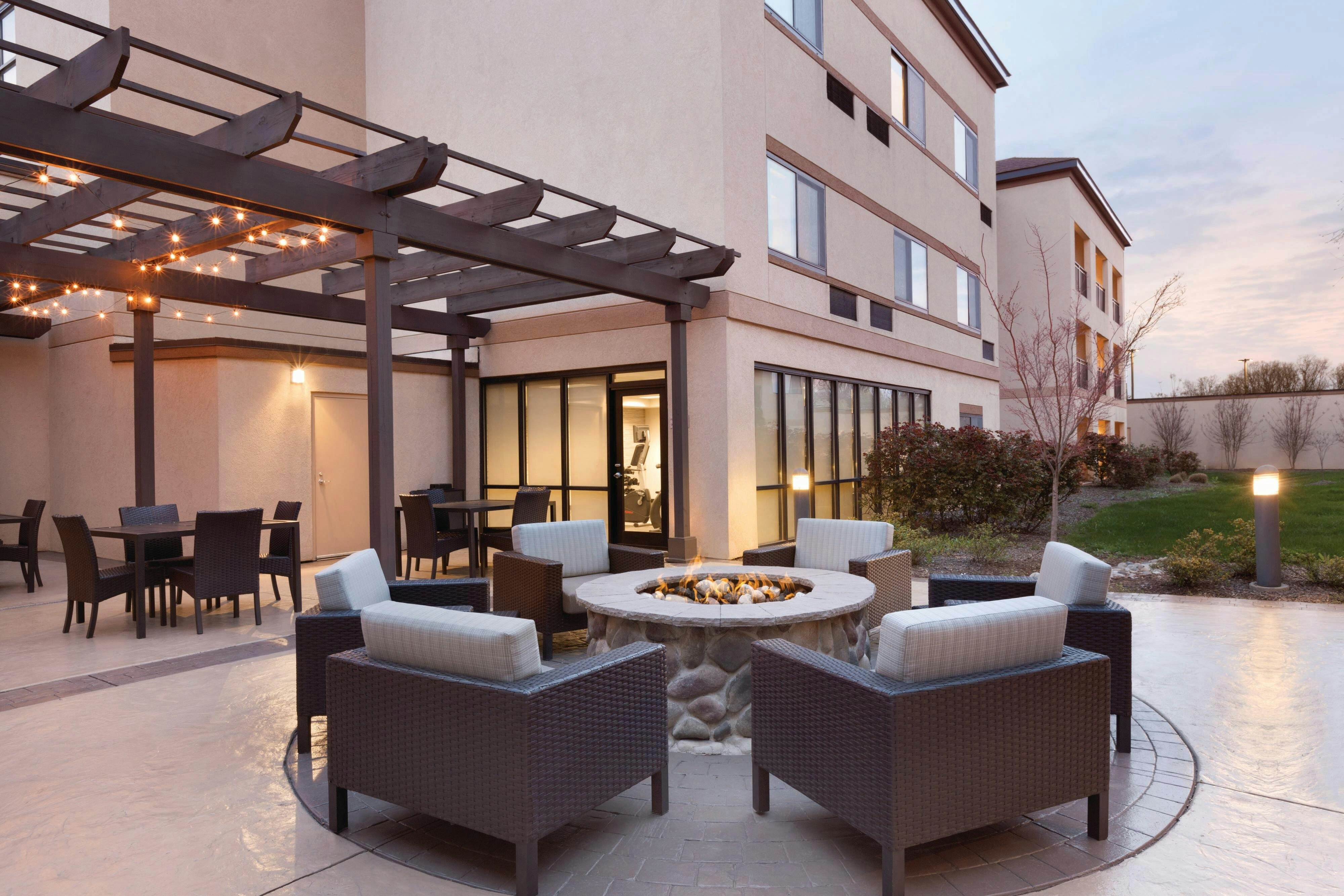 Courtyard by Marriott Charlotte Airport North 21/39