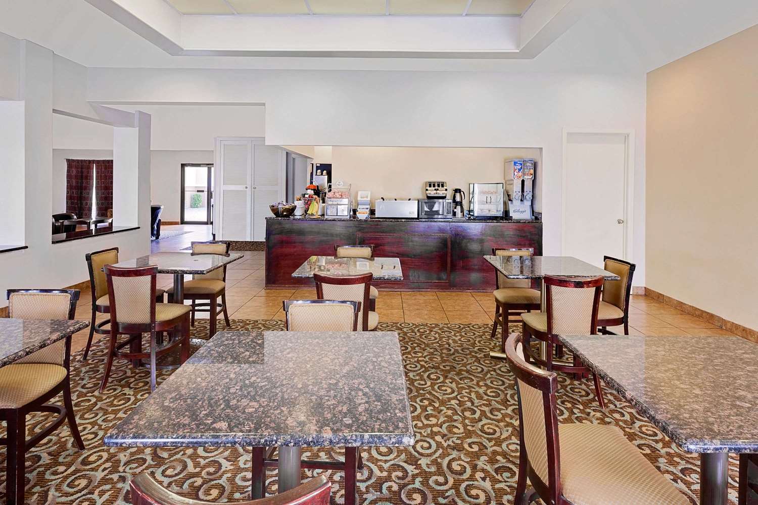 Super 8 by Wyndham Plainview 4/8