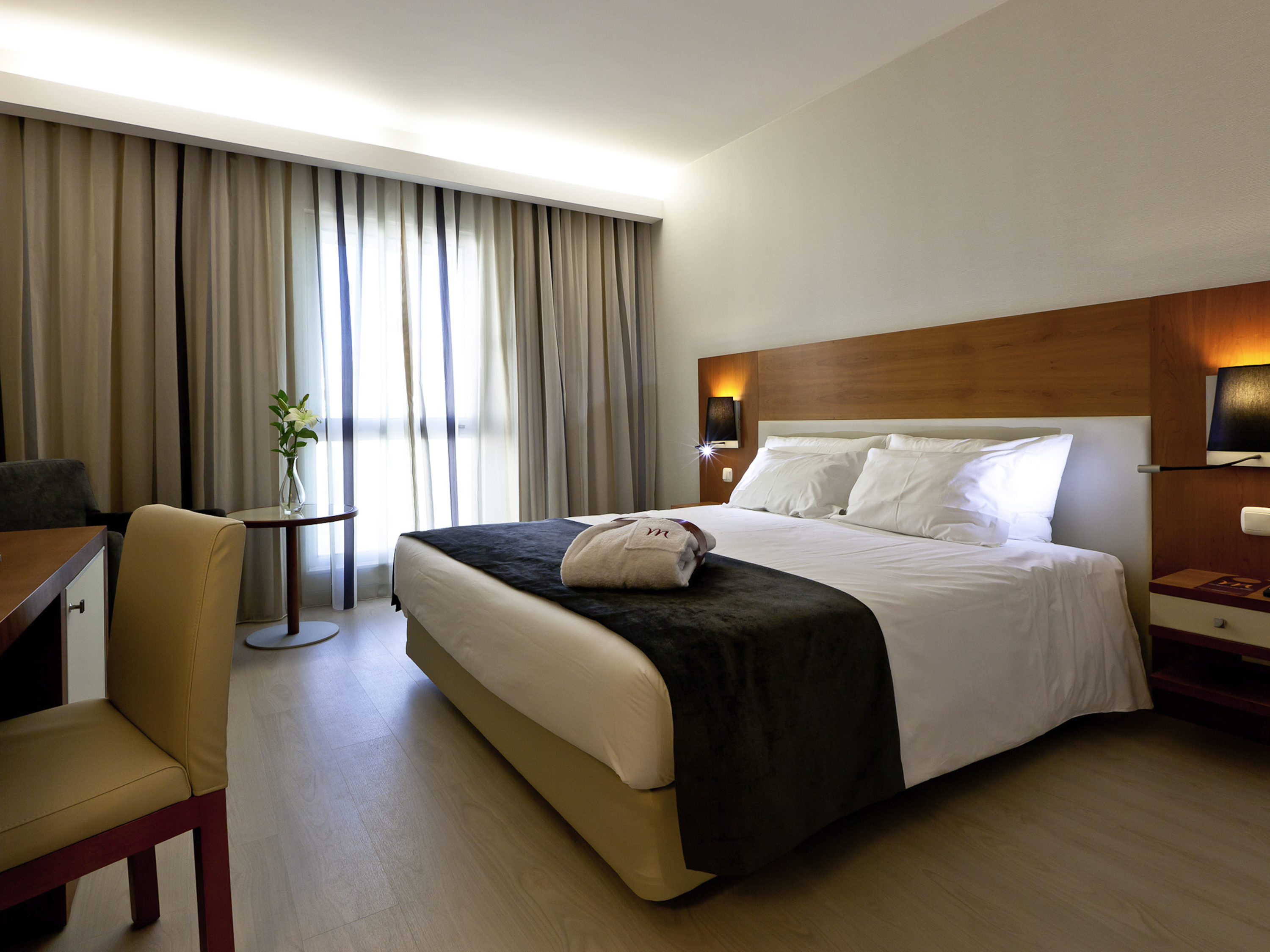 PRIVILEGE, TWIN BEDS