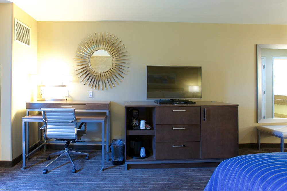 Holiday Inn Express Fargo SW - I-94 Medical Center 41/52
