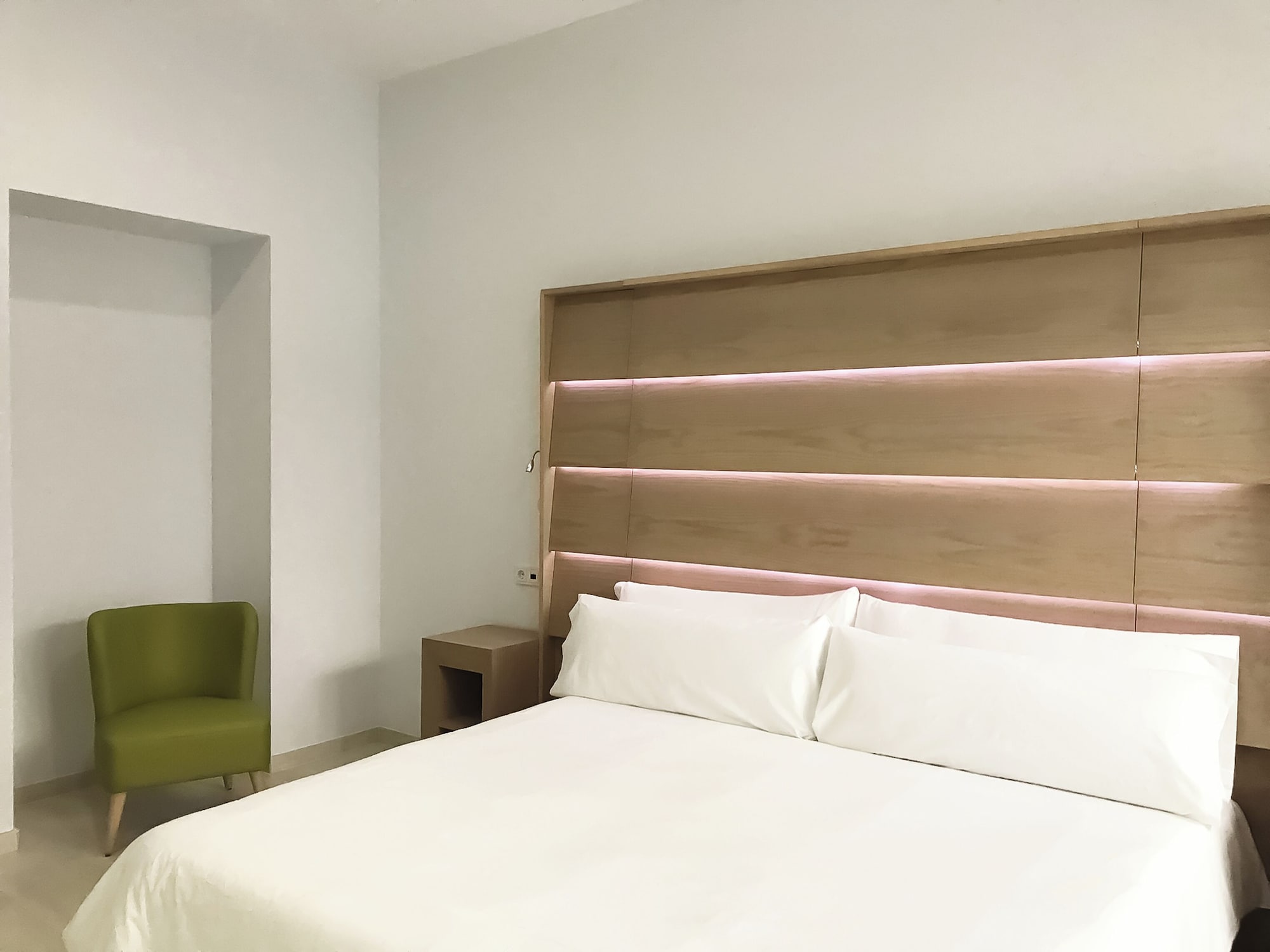 1 BEDROOM, DELUXE, APARTMENT