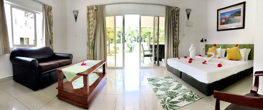 La Modestie Villa 15/50