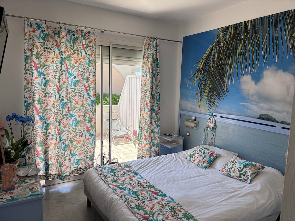 HOTEL DE LA MER 10/50