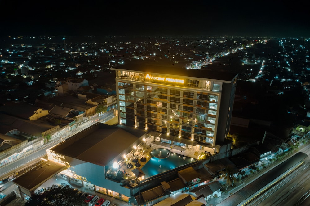 Ascent Premiere Hotel and Convention 8/62