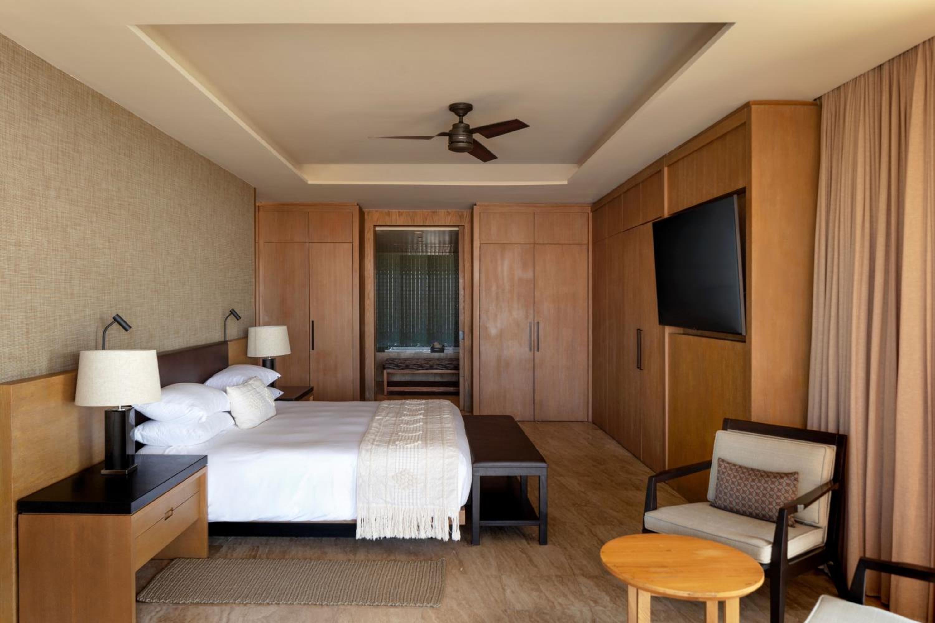 Suite, Ocean Front, Sofa, Balcony