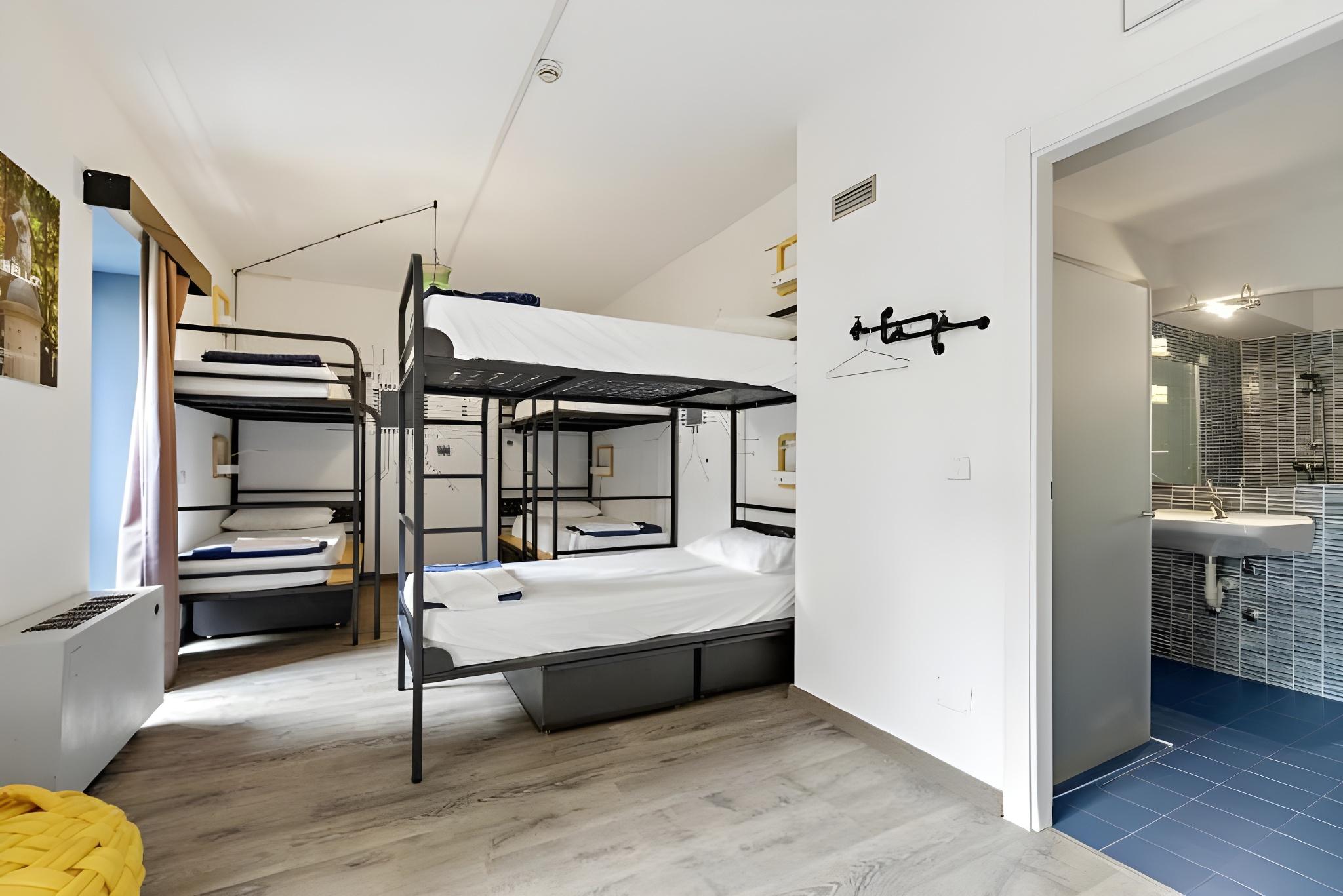 Private, 6 Beds
