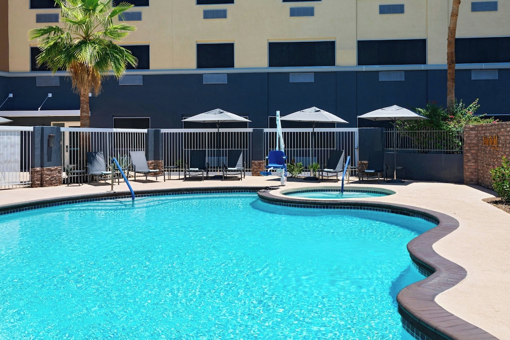 Chandler Hospitality Inn (Holiday Inn Express and Suites Phoenix/Chandler) 28/32