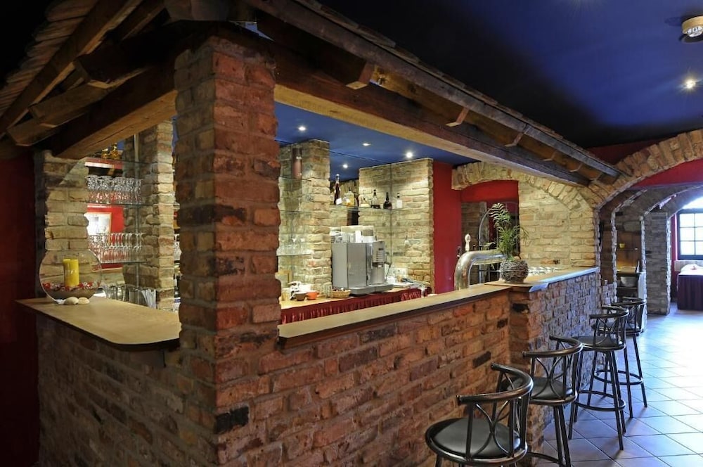 AXXON Hotel 4/41