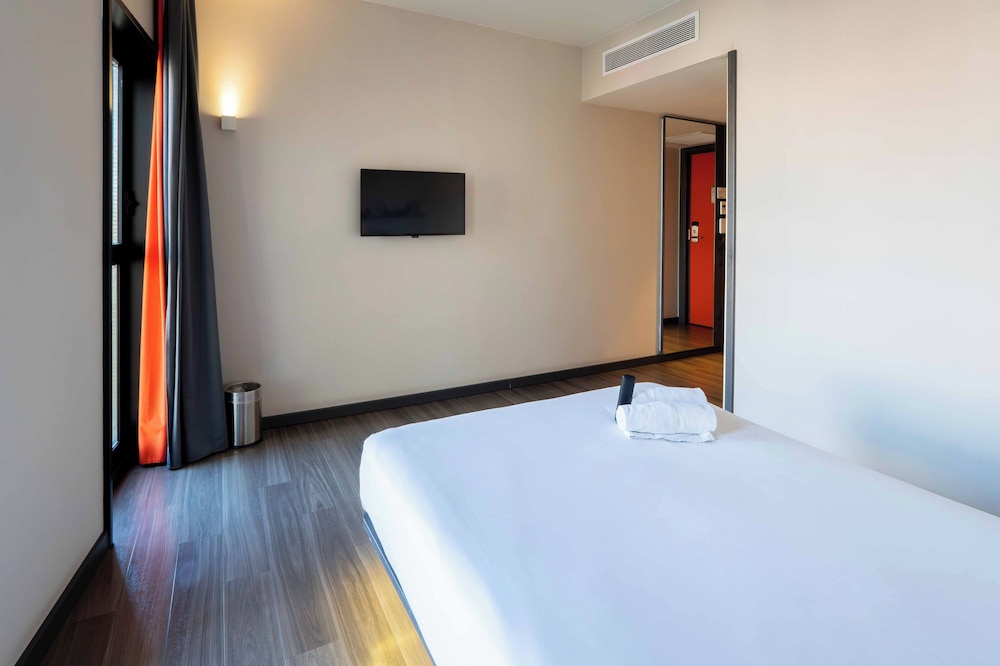 غرفة قياسية بسرير مزدوج لذوي الإعاقة، easyHotel Barcelona Fira 5/10
