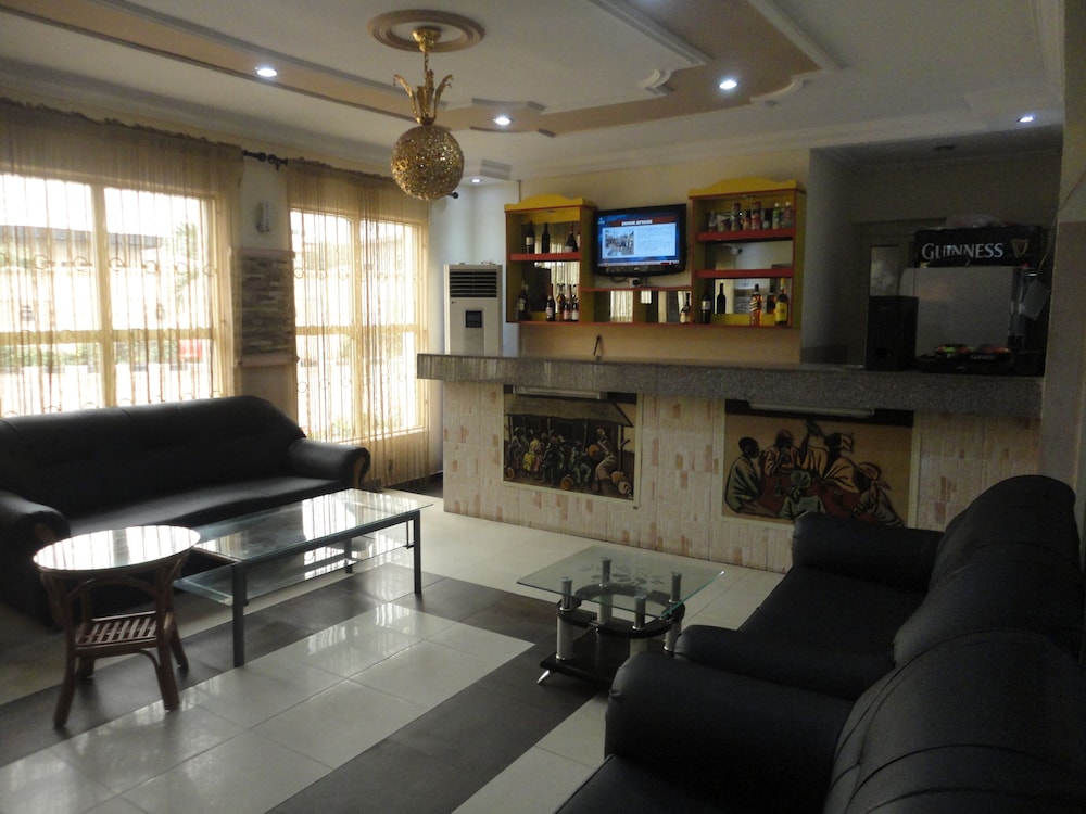 Sdm Tavern And Suites 16/27
