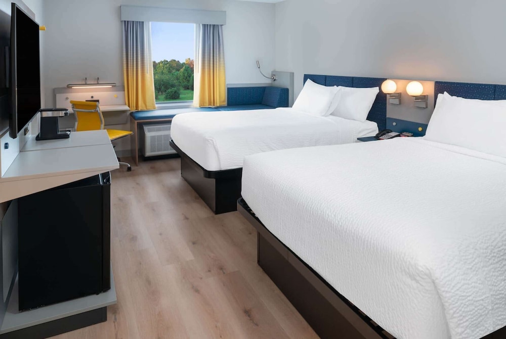 Microtel Inn and Suites by Wyndham Hot Springs 11/29