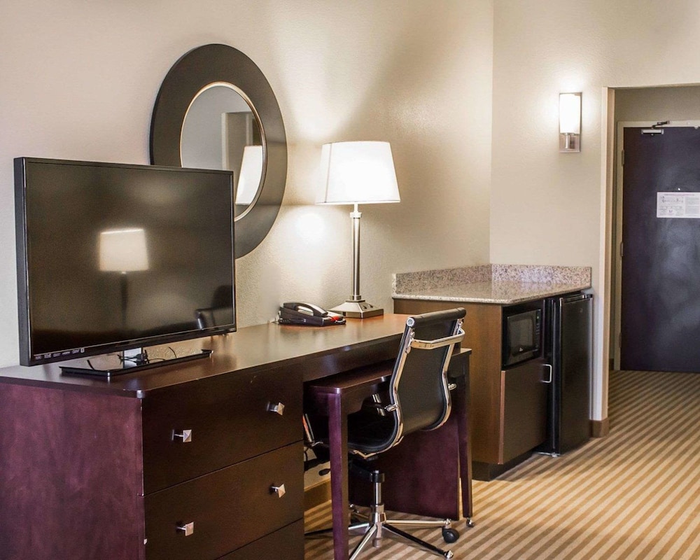 Comfort Suites Columbus East Broad 39/48