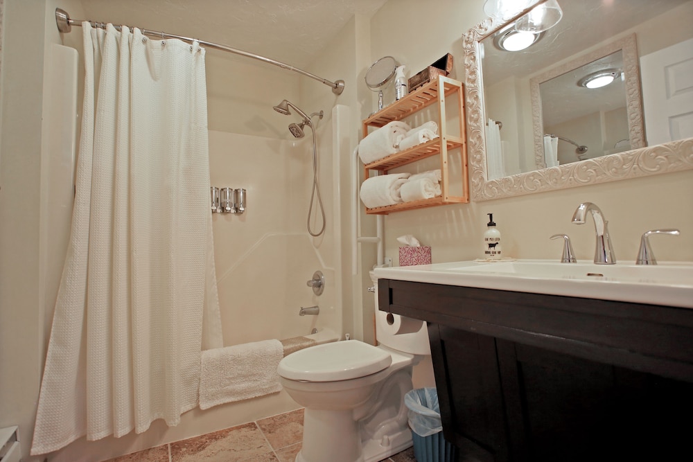 Battlefield Bed &amp; Breakfast Inn 74/76