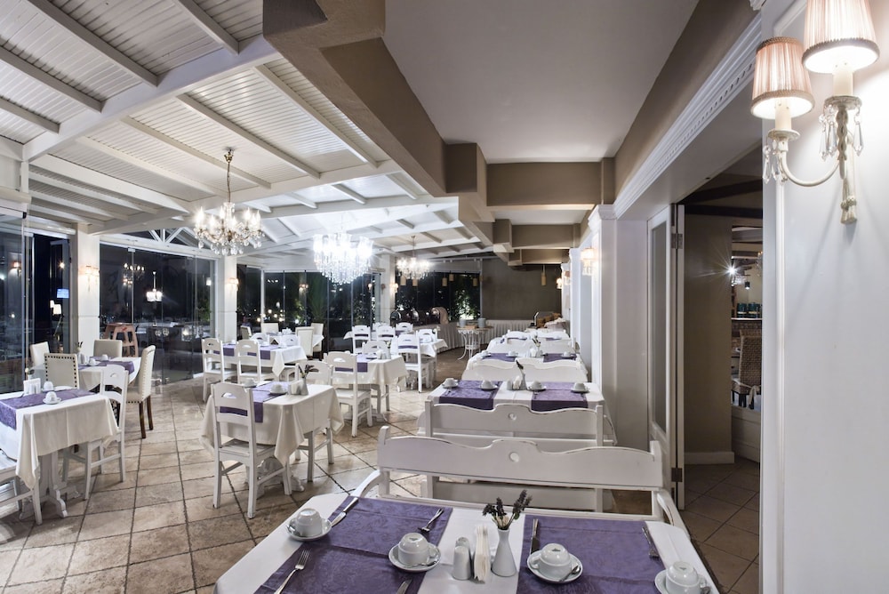 Carina Hotel 52/72