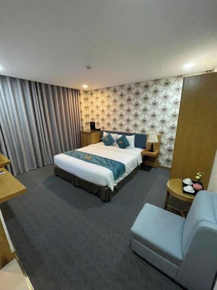 The Blue Hotel 20/54