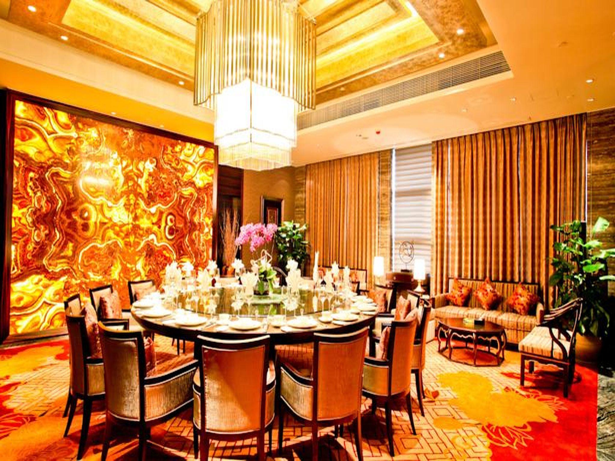 Chengdu Airport Hotel 51/55