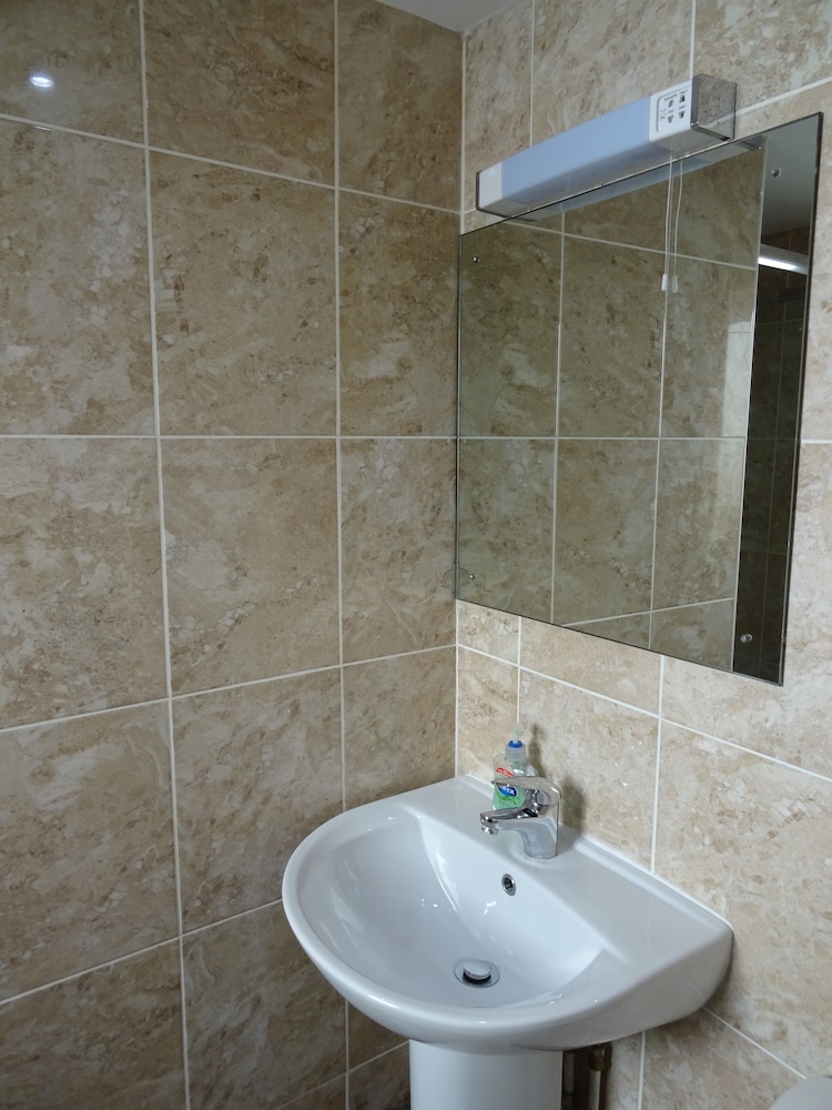 Gatwick Whitehouse Hotel 11/63
