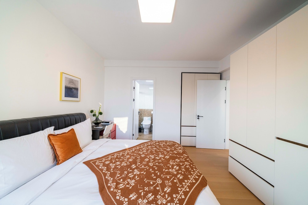 2 Bedrooms, Elegant, Family Suite, Queen Bed, City View