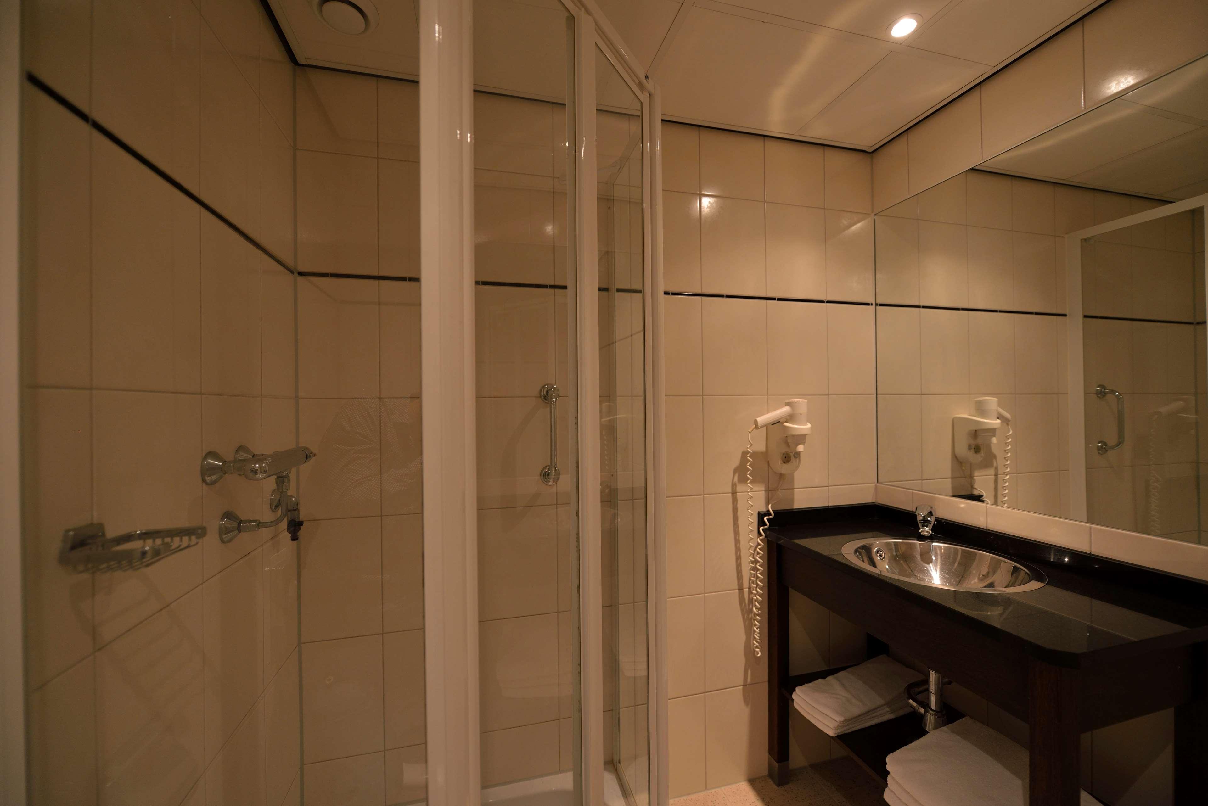 غرفة بسريرين، BEST WESTERN DAM SQUARE INN 6/8