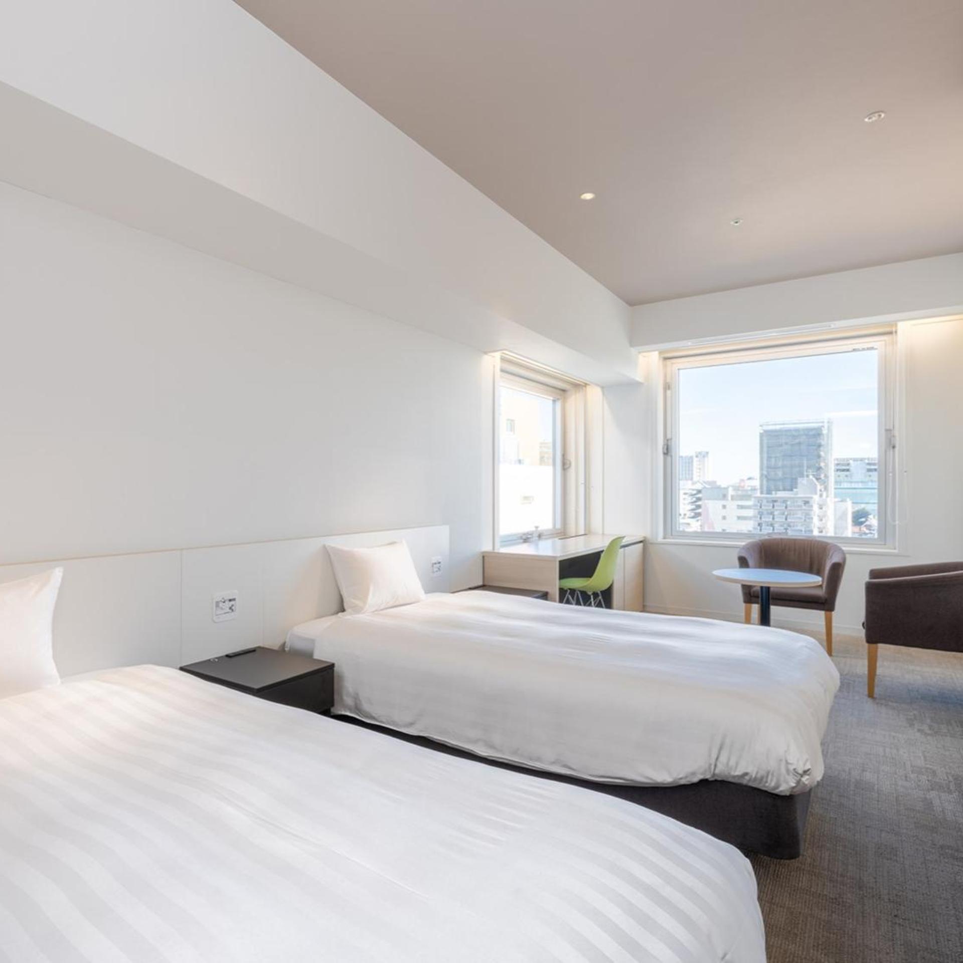 DELUXE, TWIN BEDS