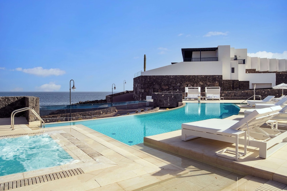 Royal Marina Suites Boutique Hotel 46/50