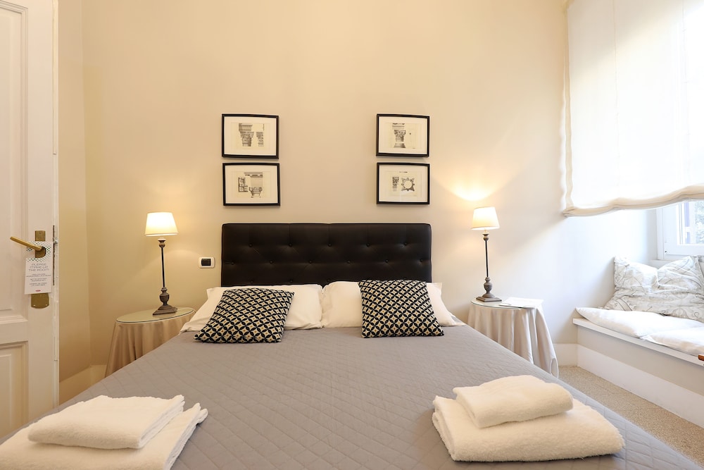 DELUXE, DOUBLE BED