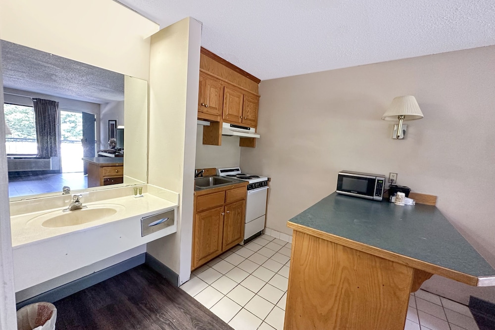 Executive Inn By OYO Ridgeway I-77 21/21