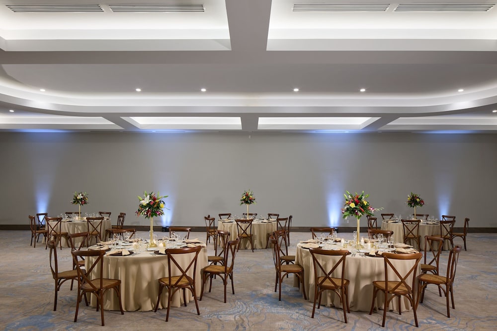 JW Marriott St. Maarten Beach Resort & Spa 35/50
