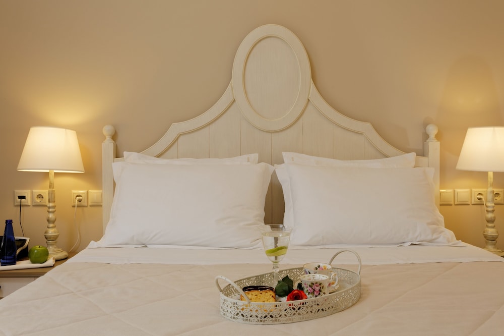 Ionia Suites 13/40