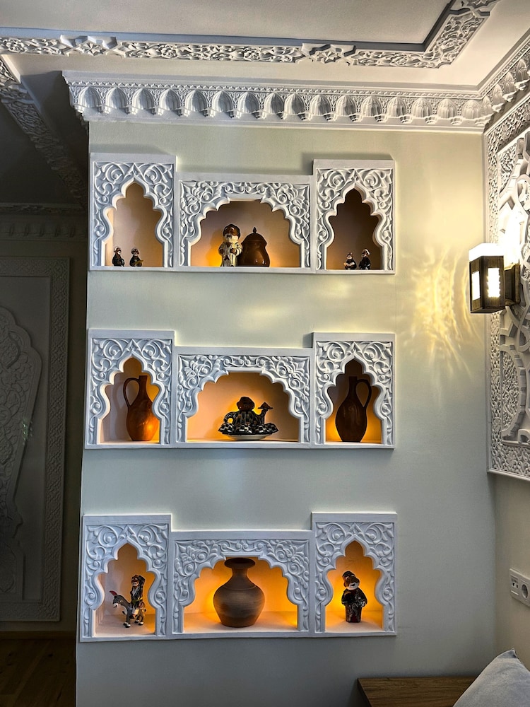 Bobosh Hotel 6/50