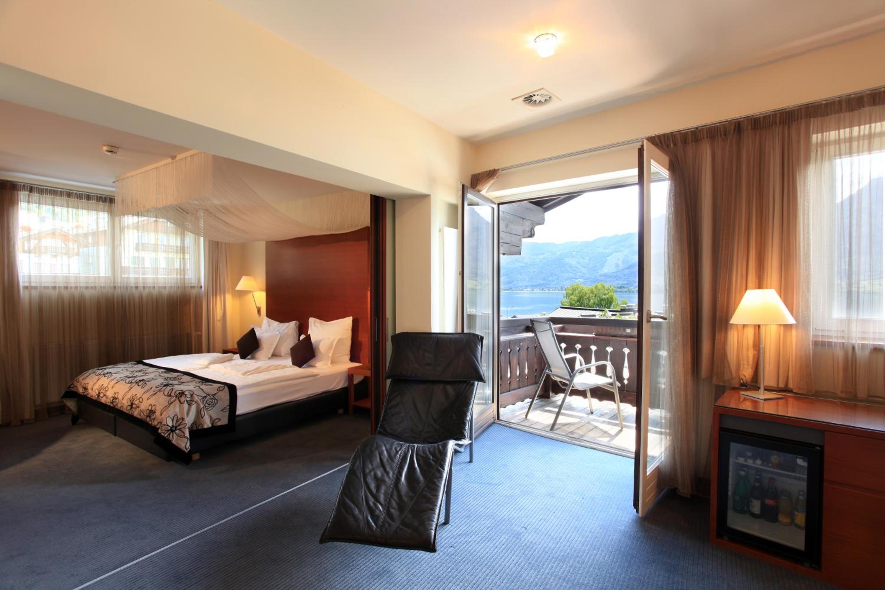 Suite, Lake View, Balcony